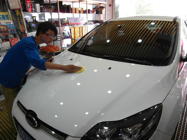 打蜡、封釉、镀膜还是镀晶？作为爱车之人到底该怎么选？