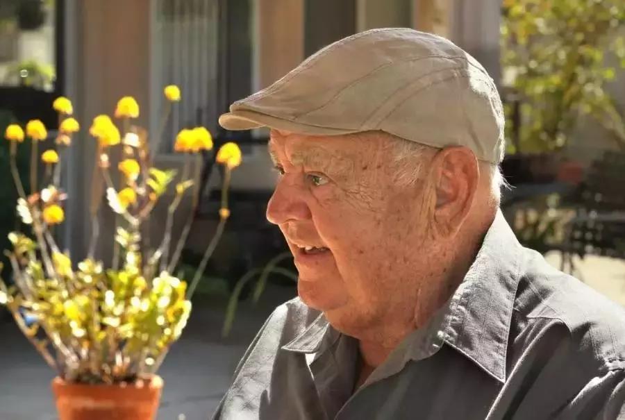 为了复活50年前的“冷冻人”,这个维修工背负了半世纪的骂名