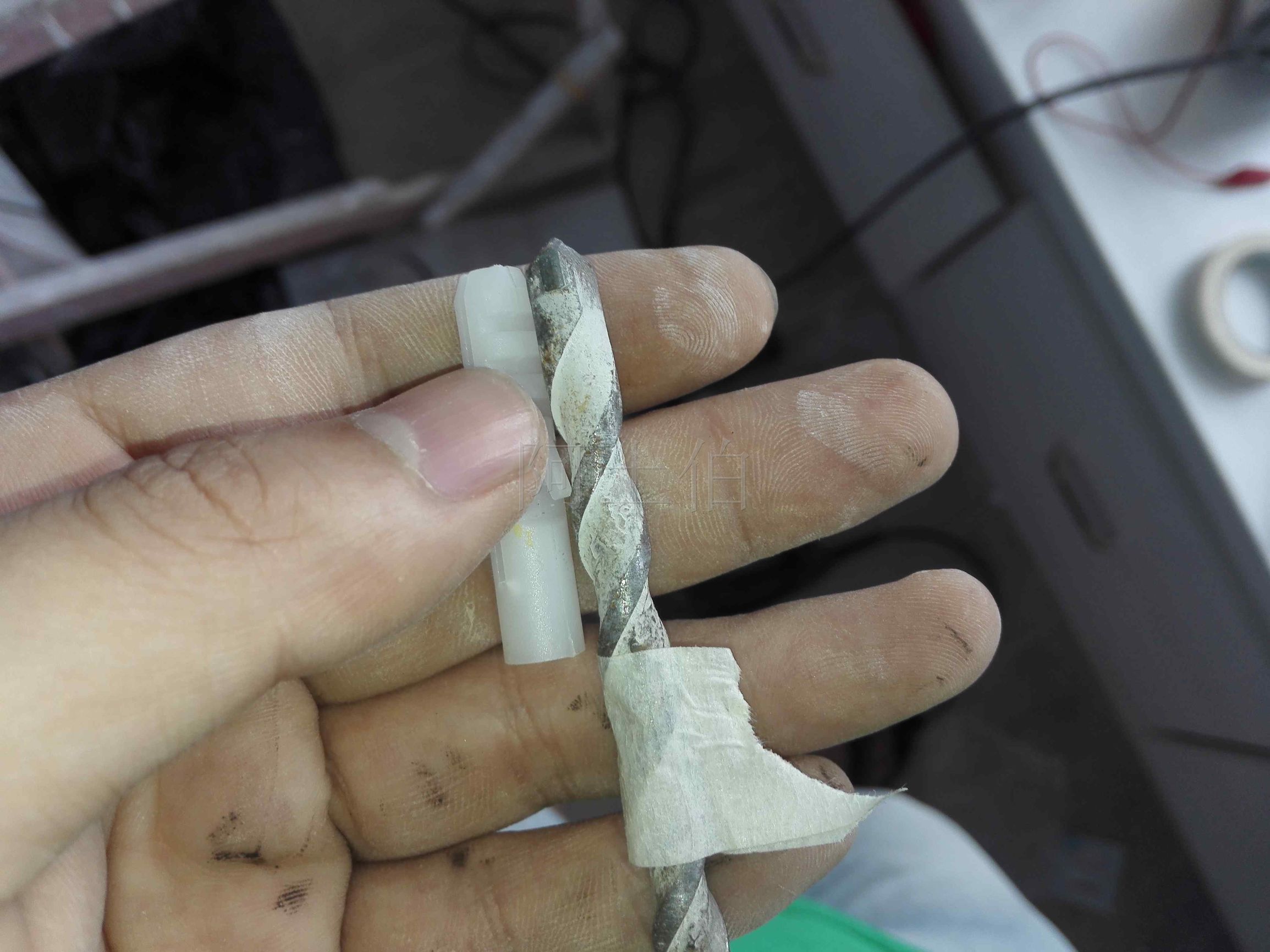 冲击钻打墙怎么不跑偏,冲击钻如何打墙面