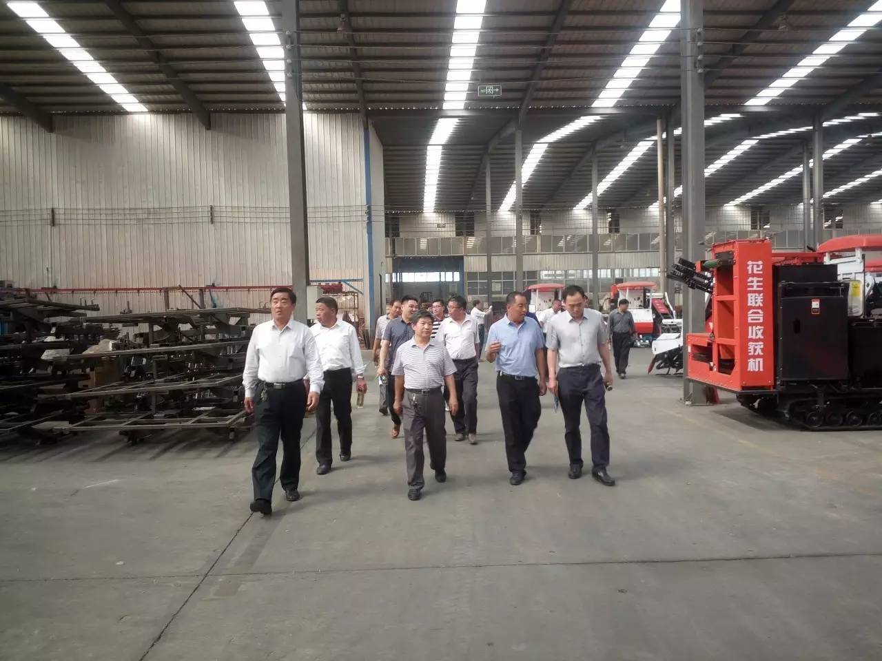 东泰手扶拖拉机花生收获机,东泰机械花生收获机厂家