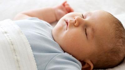 50天宝宝能趴着睡觉吗,50多天宝宝可以睡头型吗