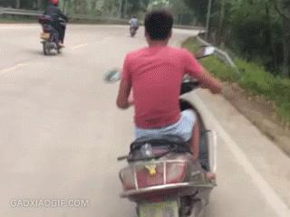 我书读得少你别骗我啊，我还从没见过打吊针打屁股上的