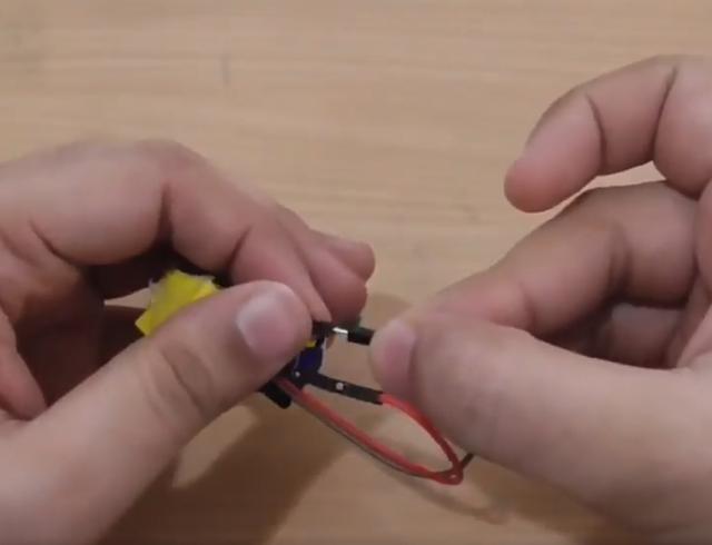 做了这个之后，在不怕出门没有手机没电了，自动发电