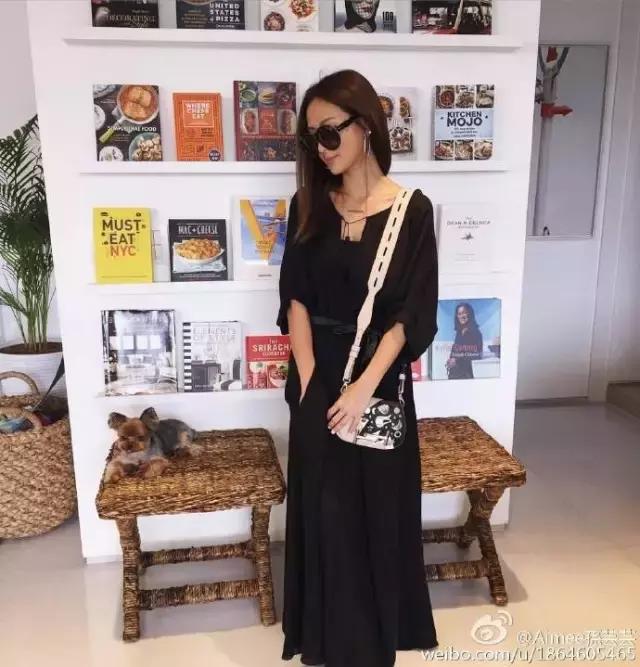 她生来就是公主，如今的第一名媛连小S都嫉妒，真正的人生赢家！