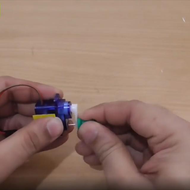 做了这个之后，在不怕出门没有手机没电了，自动发电