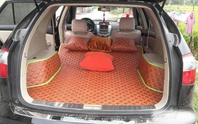 为啥年轻人，都喜欢加大的SUV越野车了，老司机一语道破