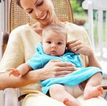 刚生出来的婴儿满脸胎脂,刚出生满脸胎脂的婴儿