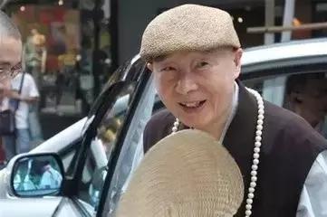 开车遇到丧葬队伍是好是坏,开车遇到丧事要注意哪些