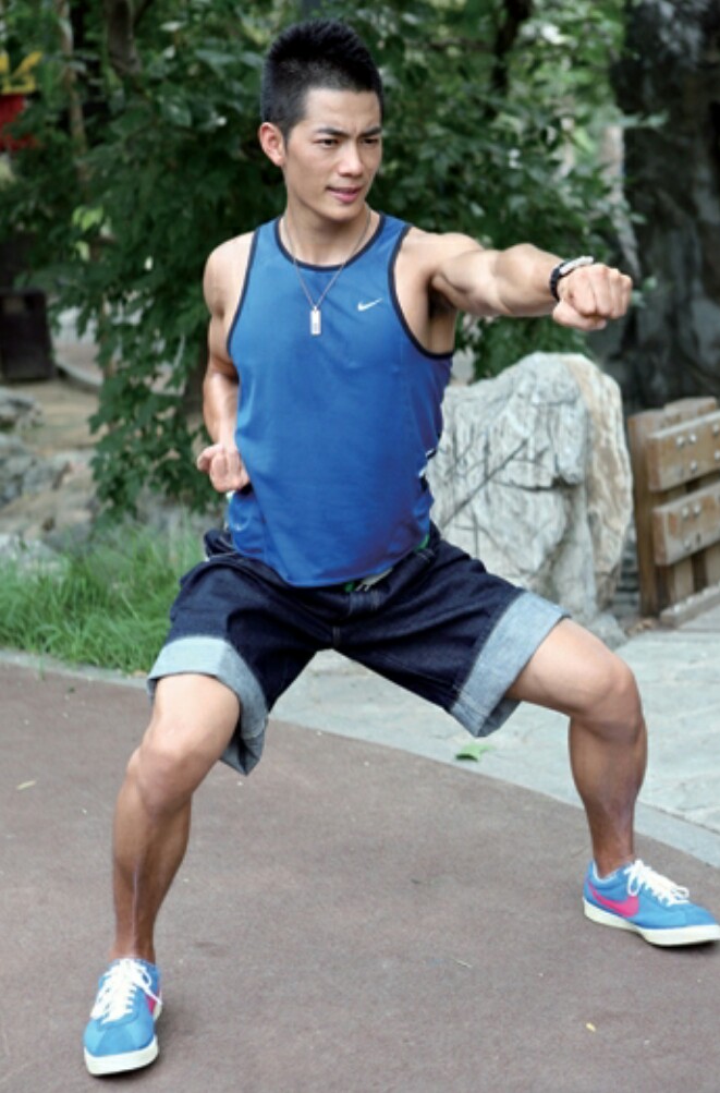 跆拳道教学教你如何正确学习跆拳道马步冲拳