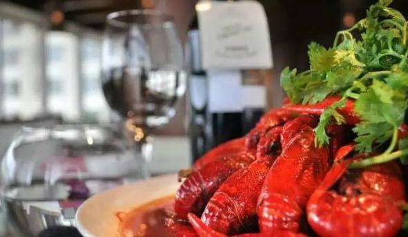 厦门深夜美食小龙虾,厦门和朋友吃小龙虾