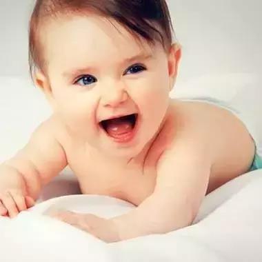 夏季宝宝脸上起痱子擦什么,小孩夏季用什么枕头不会出痱子