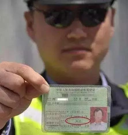 开车遇到丧葬队伍是好是坏,开车遇到丧事要注意哪些