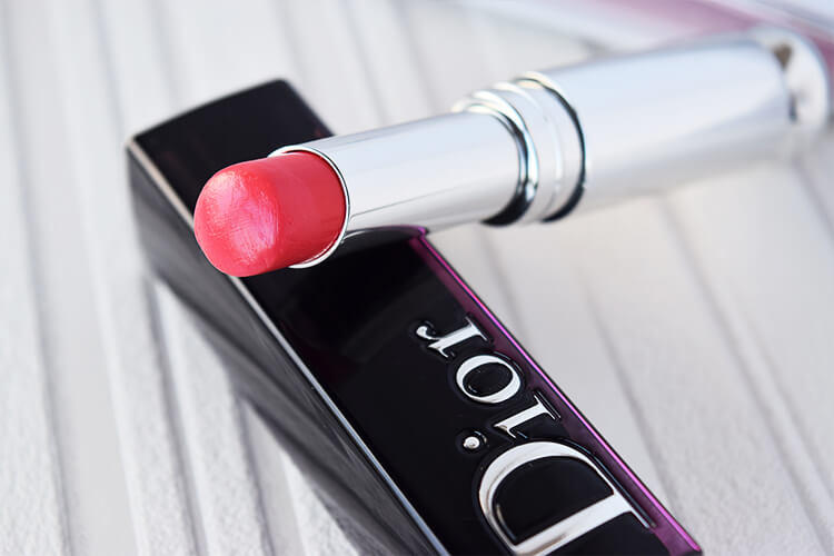 dior的迪奥魅惑釉唇膏 (dior魅惑釉唇膏怎么用)