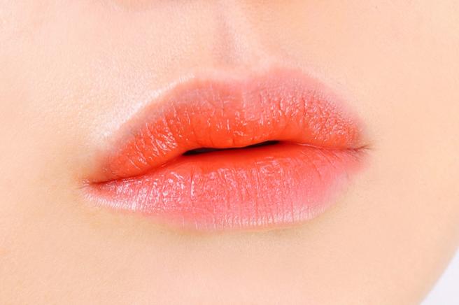 dior的迪奥魅惑釉唇膏 (dior魅惑釉唇膏怎么用)