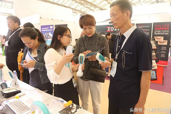 美国防脱生发黑科技HairMax亮相上海美博会