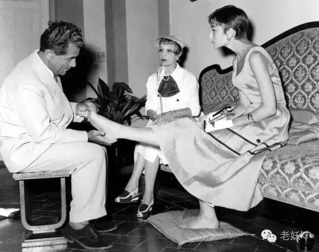 梦露与赫本有什么关系,梦露与赫本谁幸福