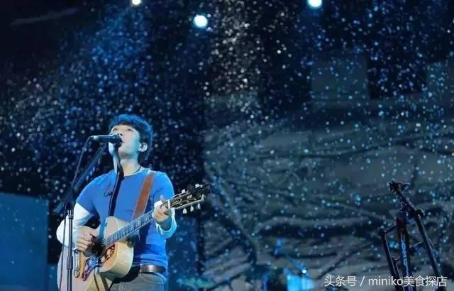 8年了，他每一次粗现都能让成都人嗨得花枝颠颤！