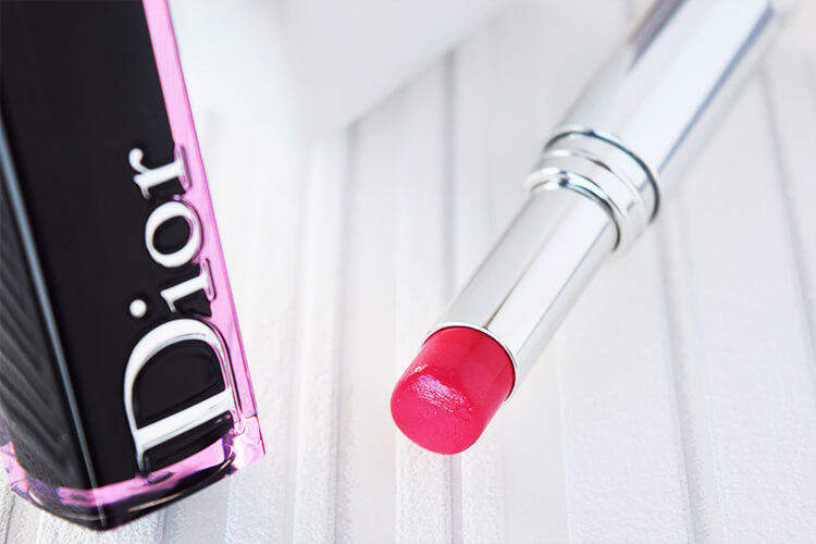 dior的迪奥魅惑釉唇膏 (dior魅惑釉唇膏怎么用)