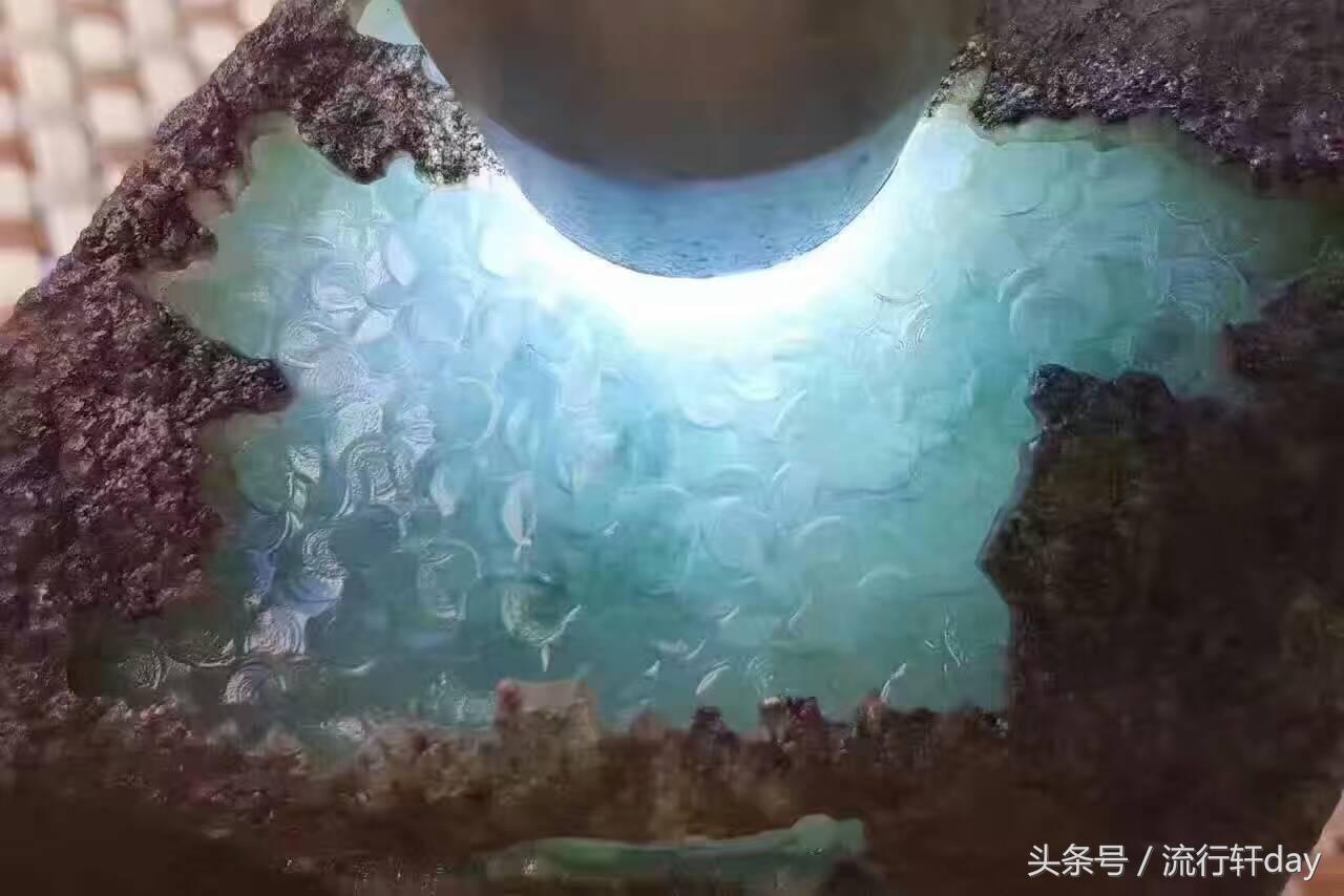 翡翠原石的价值怎么判定,什么样的翡翠原石比较靠谱