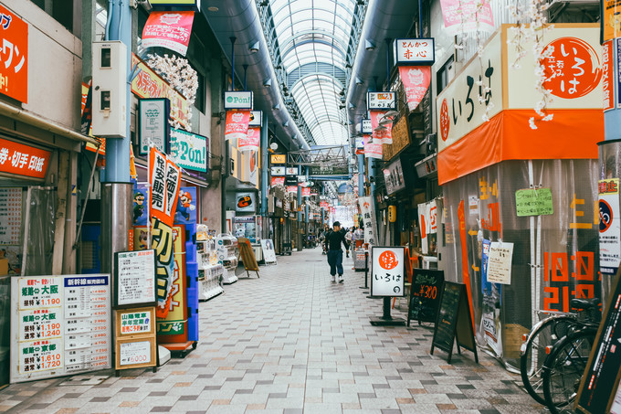 紫藤花开的季节去看锦鲤成了精，据说转发会有好运