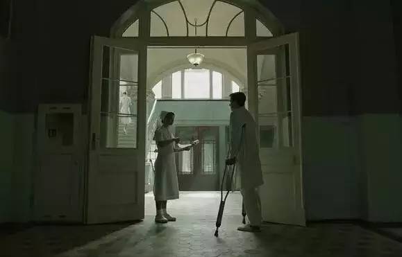 恐惧噬骨！榨干人油当解药，只为延长寿命等女儿长大后*亲近**繁殖