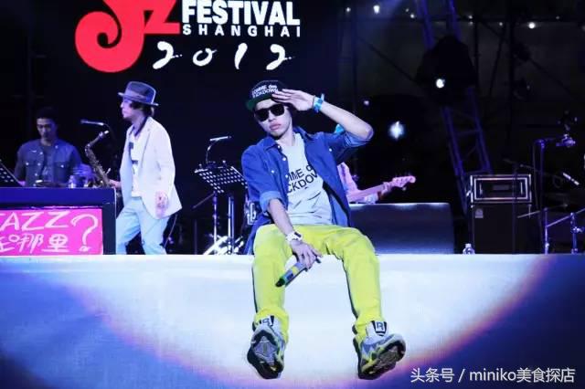 8年了，他每一次粗现都能让成都人嗨得花枝颠颤！