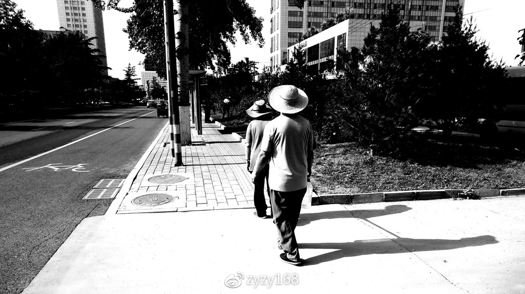 荣耀畅玩716g多少钱,1099元荣耀畅玩30plus