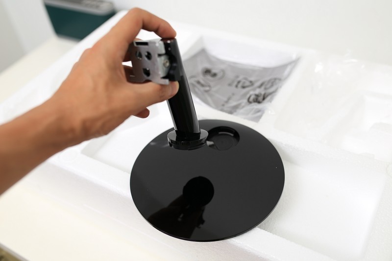 32寸hkc曲面显示器测评,hkc27寸显示器c270曲面