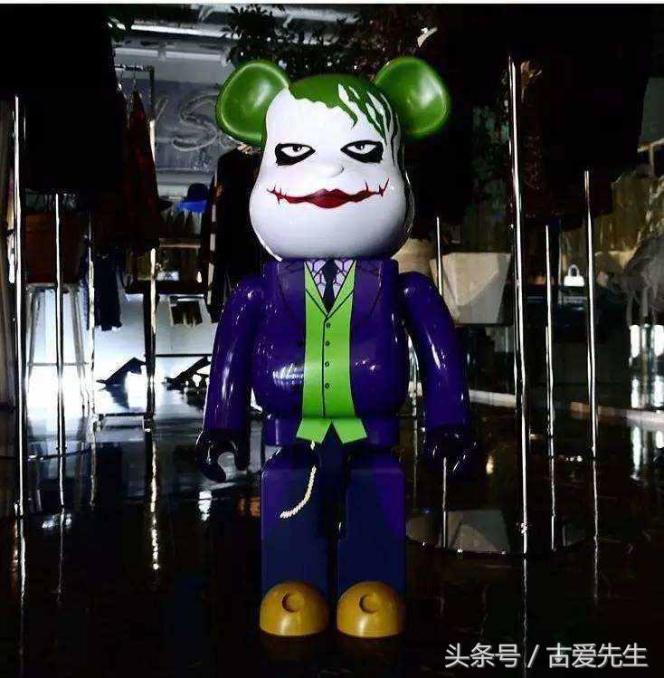 小屁孩才喊*力暴**熊，而我叫他Bearbrick！