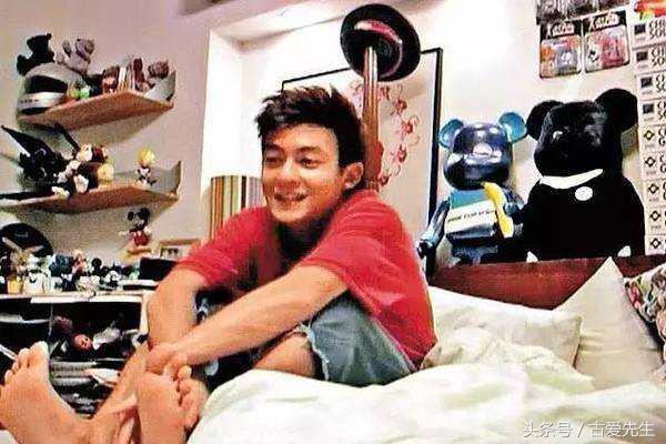 小屁孩才喊*力暴**熊，而我叫他Bearbrick！