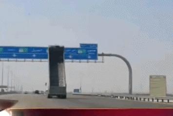 国外成年人幽默搞笑动图gif,100个绝版的搞笑gif表情包图