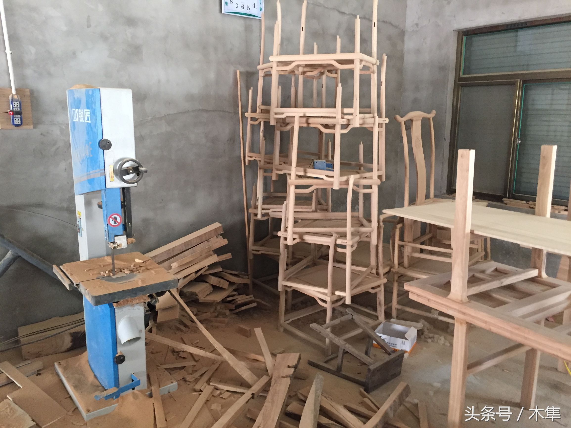 带大家参观红木家具厂,家具小作坊