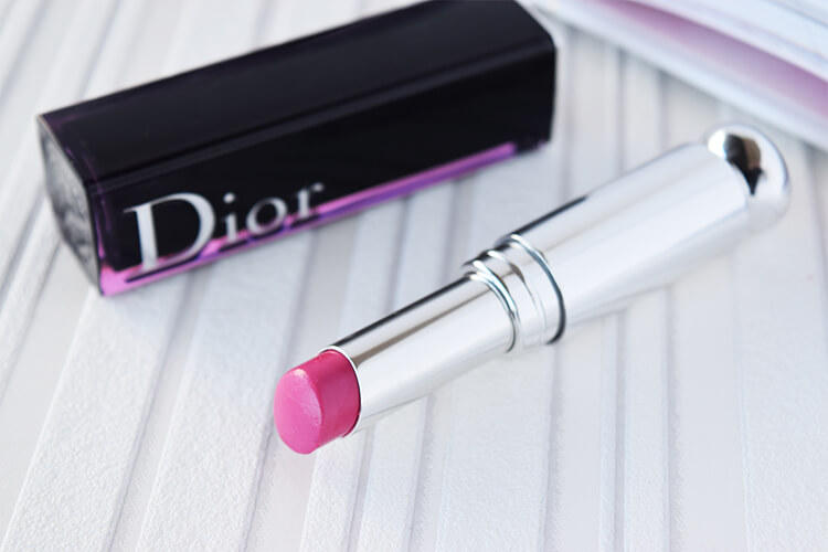 dior的迪奥魅惑釉唇膏 (dior魅惑釉唇膏怎么用)