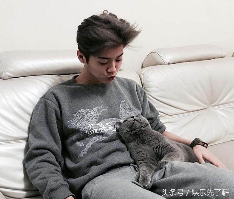 鹿晗到底有多热爱足球,鹿晗特别喜欢踢足球