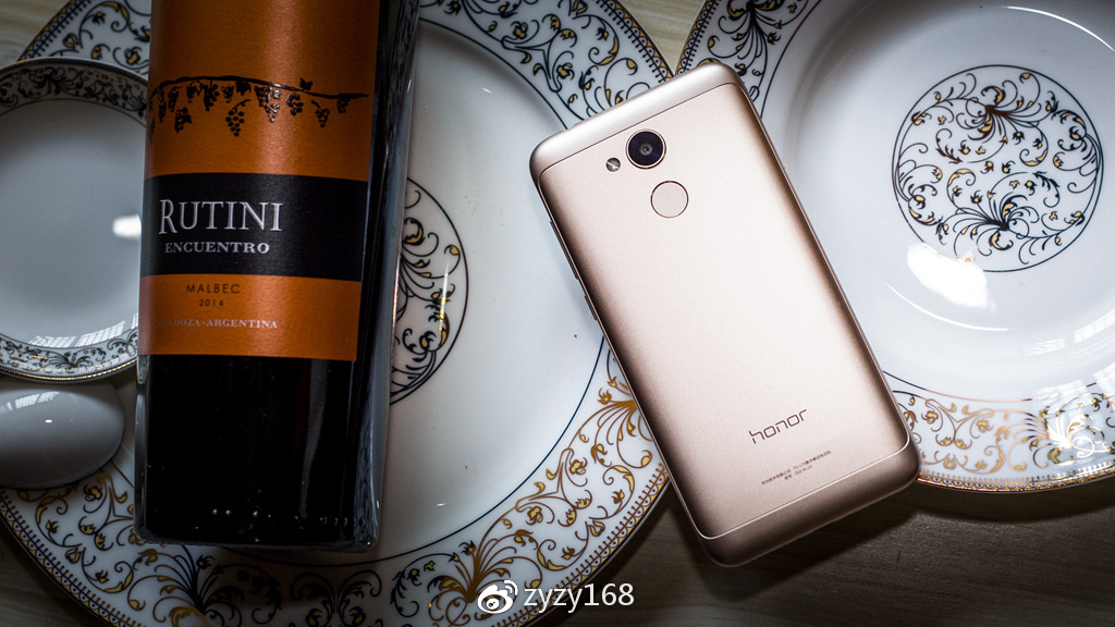 荣耀畅玩716g多少钱,1099元荣耀畅玩30plus