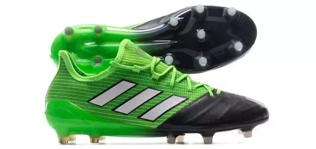 他们都穿什么篮球鞋,他们穿什么衣服翻译