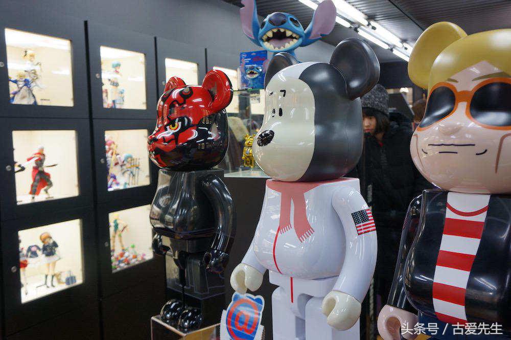 小屁孩才喊*力暴**熊，而我叫他Bearbrick！