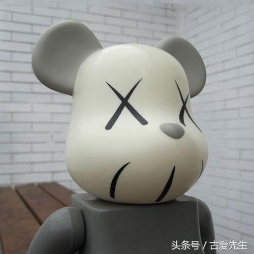 小屁孩才喊*力暴**熊，而我叫他Bearbrick！