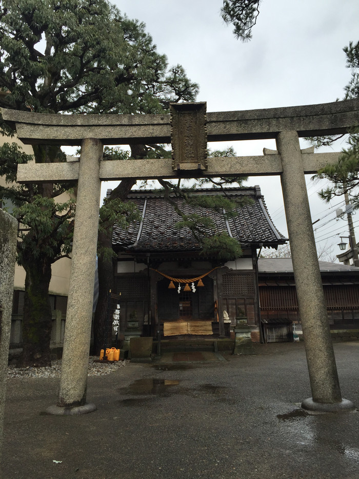 日本的冬天依旧色彩绚烂,冬季日本的冰雪阳光