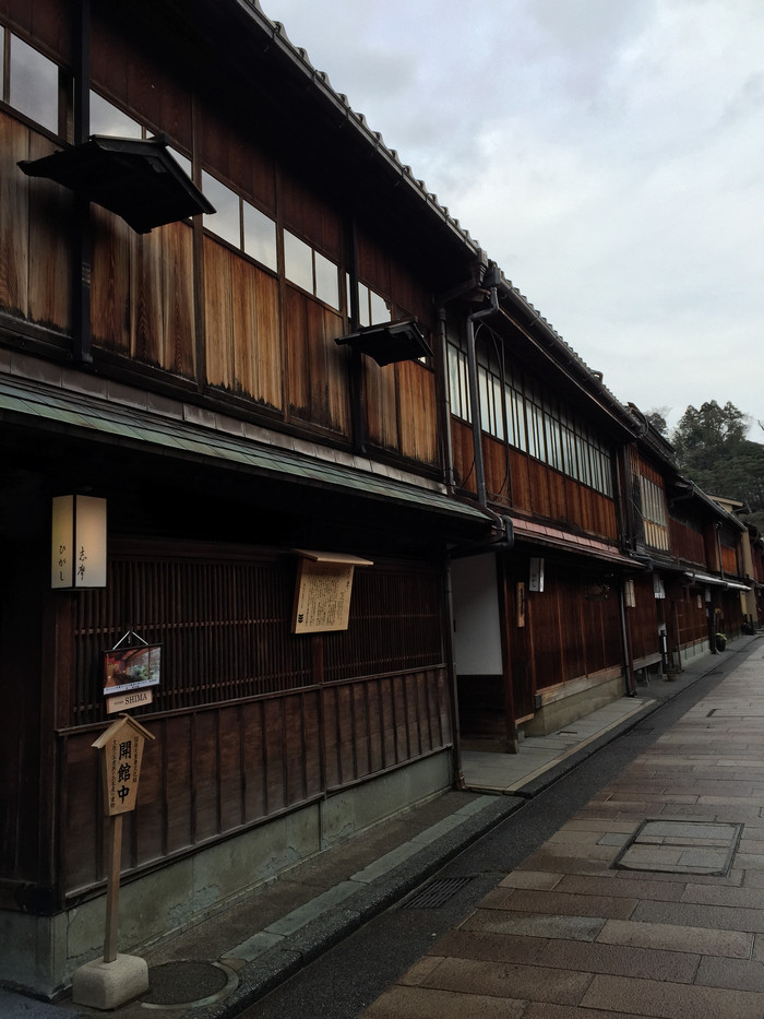 日本的冬天依旧色彩绚烂,冬季日本的冰雪阳光