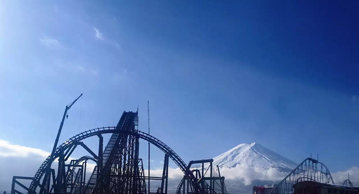 日本的冬天依旧色彩绚烂,冬季日本的冰雪阳光
