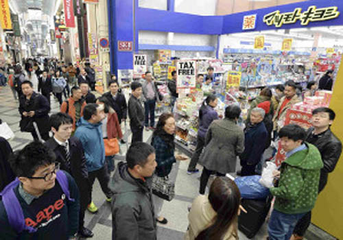 中国游客在日开启疯狂扫药模式:不在功效在体验