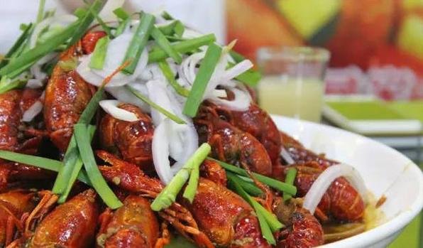 厦门深夜美食小龙虾,厦门和朋友吃小龙虾