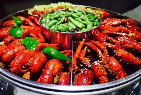 厦门深夜美食小龙虾,厦门和朋友吃小龙虾