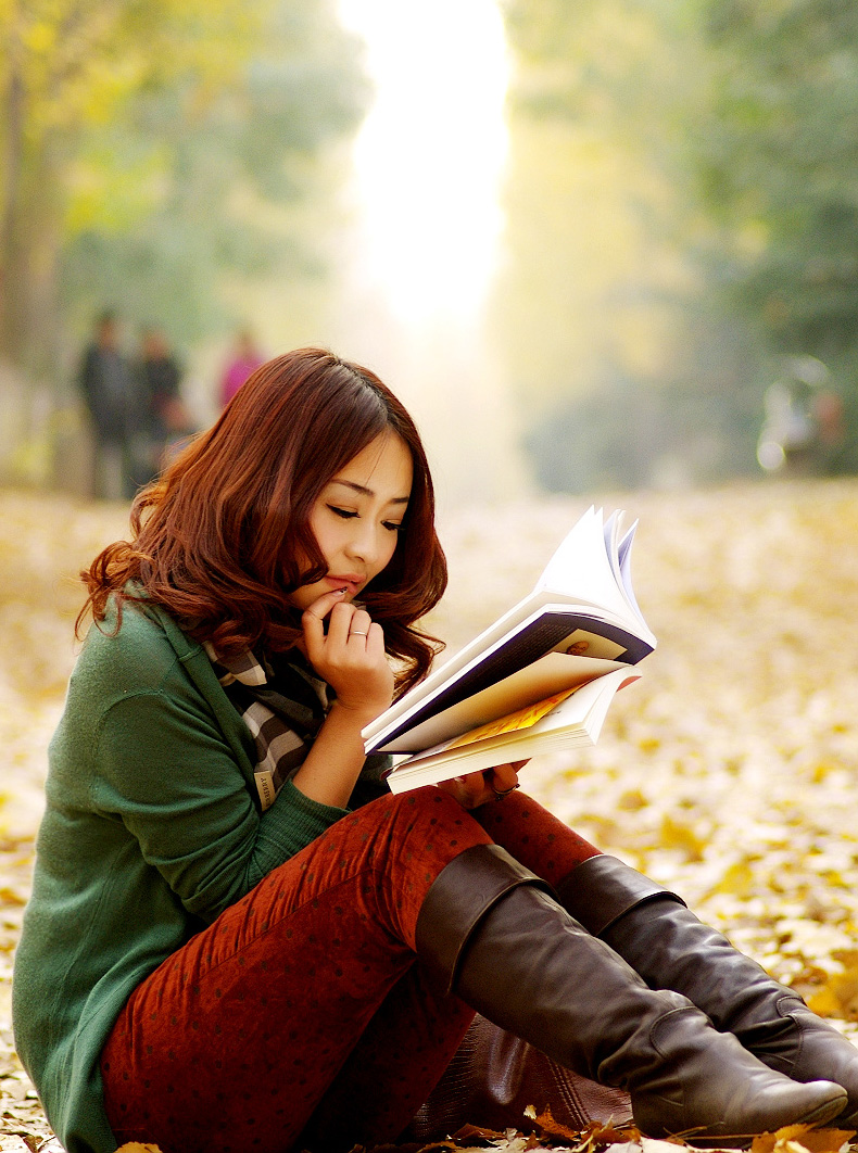 长血印留在僵冷脸上，撕心裂肺的疼震醒了襄阳女子近似麻木的神经