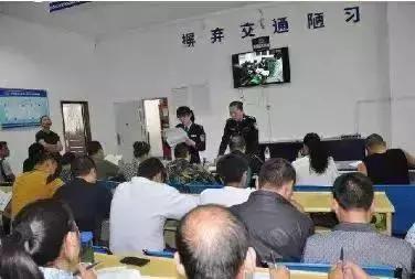 开车遇到丧葬队伍是好是坏,开车遇到丧事要注意哪些