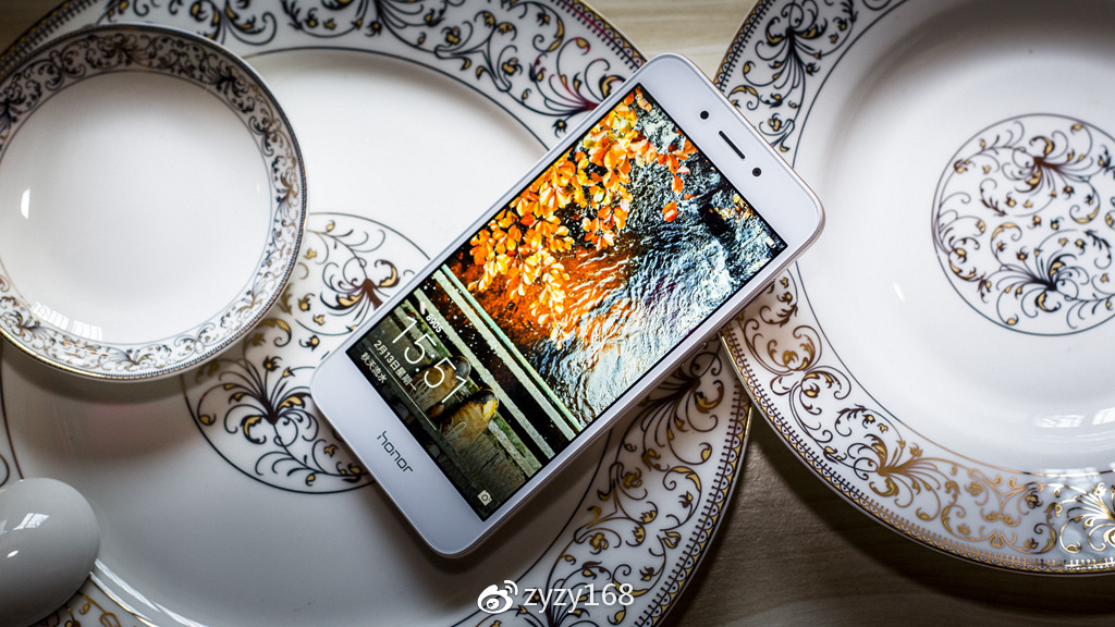 荣耀畅玩716g多少钱,1099元荣耀畅玩30plus