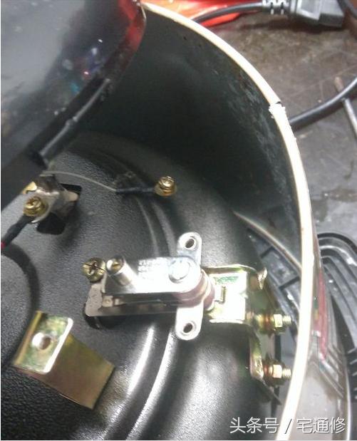 电压力锅显示e4代码怎么修,电压力锅故障e4代表什么