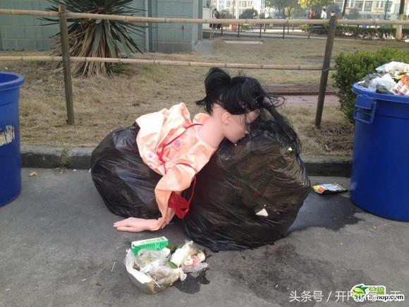 村民见识少误将*气娃充**娃当“女尸”，民警看后笑到肚子痛