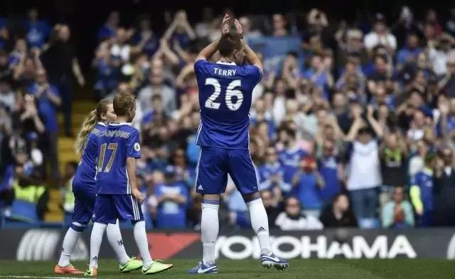 他们都穿什么篮球鞋,他们穿什么衣服翻译